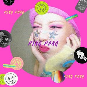 美女露出内裤来让男人摸
